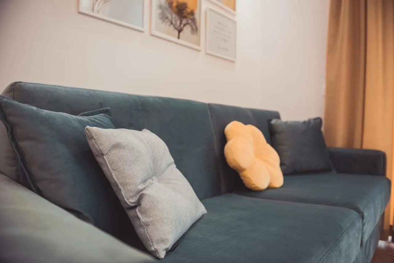 Tam Skanderbeg Square Serviced City Center Apartment No1 0*, טיראנה