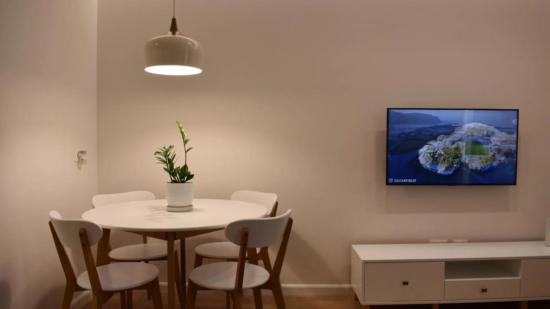 Tam Skanderbeg Square Serviced City Center Apartment No1  טיראנה