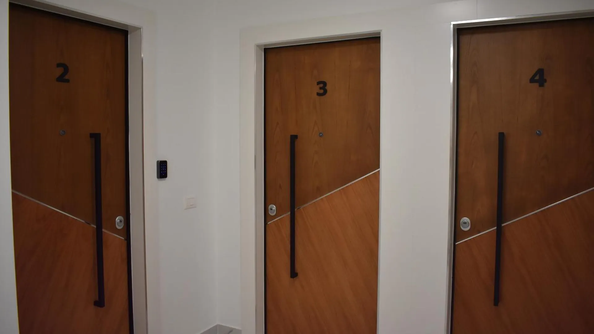 Tam Skanderbeg Square Serviced City Center Apartment No1  טיראנה