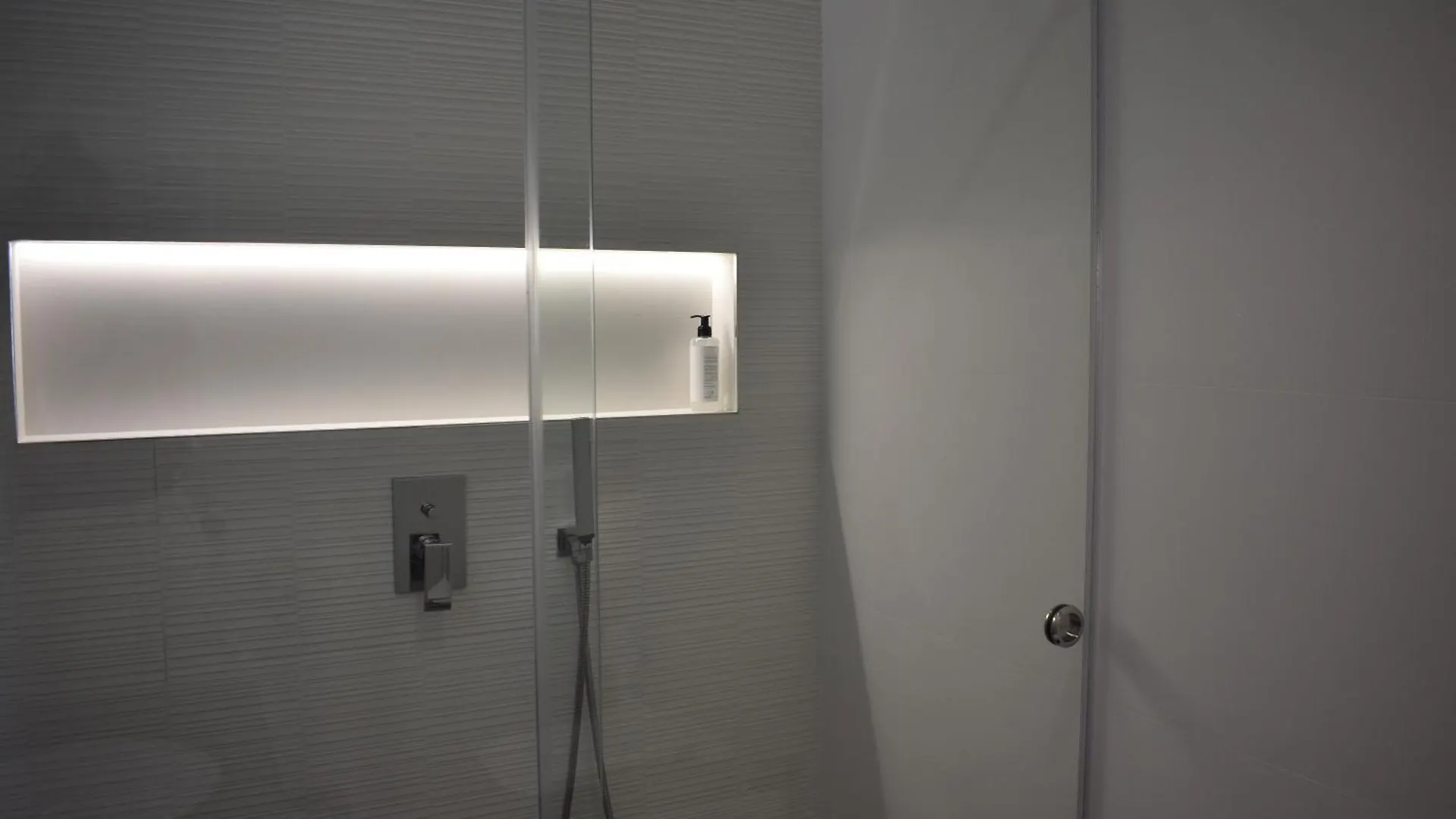 Tam Skanderbeg Square Serviced City Center Apartment No1